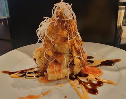 Inside: baby lobster, crab meat and avocado
Outside: fried tempura drizzled with sweet and spicy sauce