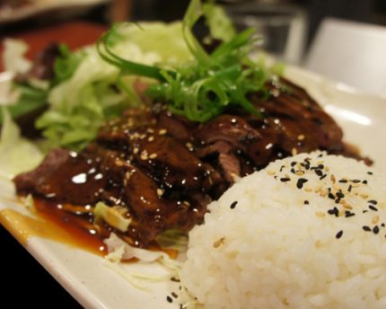 A tender cut of beef, cooked to perfection.
All entrees served with salad, steamed rice, and assorted steamed vegetables or vegetable tempura.