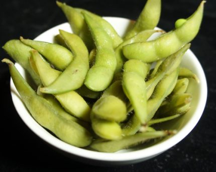 A bowl of freshly steamed soy beans, served lightly salted