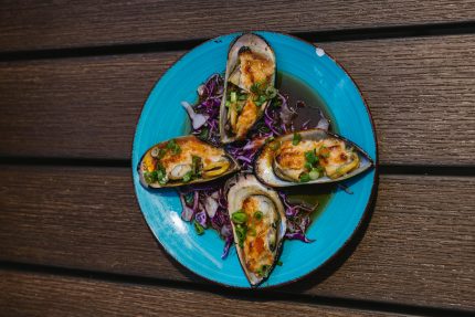 4 pieces of green mussels, baked in our special mayo sauce, then topped with green onion and masago