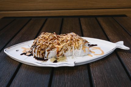 Inside: crab, cucumber and avocado
Outside: baked lobster with cream & sweet sauce