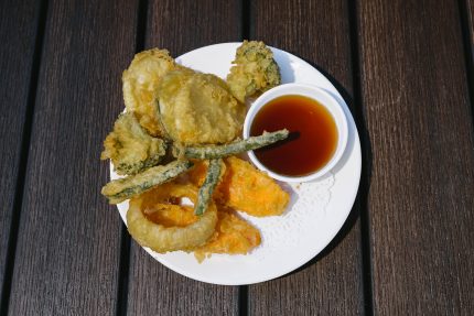 10 pieces of assorted fresh vegetables, deep fried to a light golden brown, served with a tempura sauce for dipping